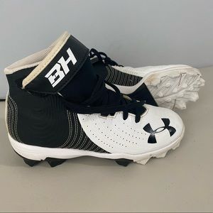 Under Armour Boys Baseball Cleats - Size 2